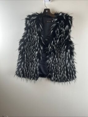 WENXI Black and White Faux Fur Vest